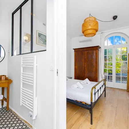 Garavan, Paradis Face A La Nyaraló